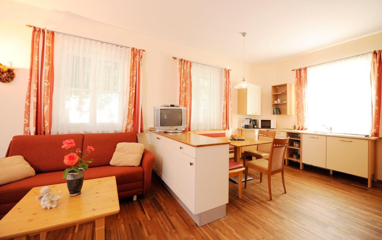 Bed and Breakfast Weingut Familie Schuster Grossriedenthal Exterior foto