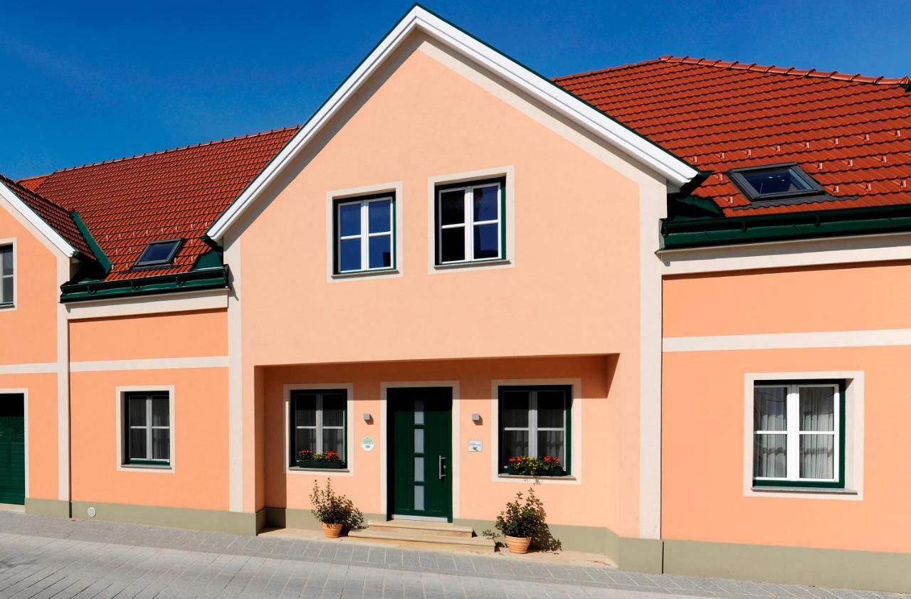 Bed and Breakfast Weingut Familie Schuster Grossriedenthal Exterior foto