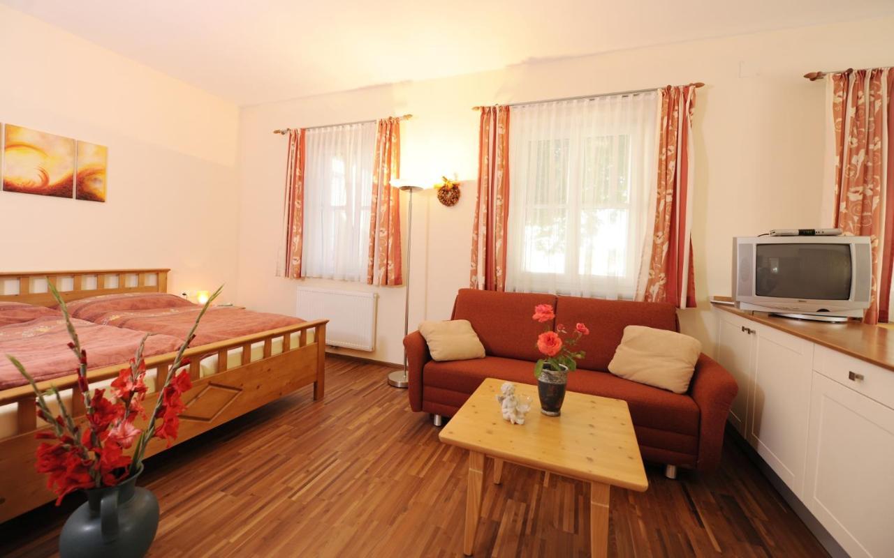 Bed and Breakfast Weingut Familie Schuster Grossriedenthal Exterior foto