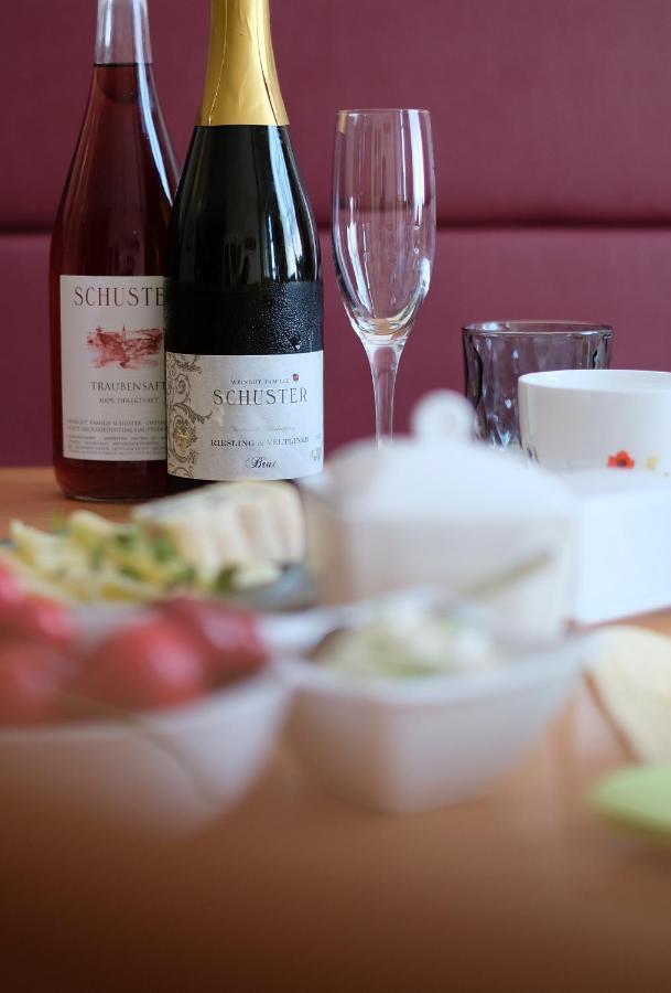 Bed and Breakfast Weingut Familie Schuster Grossriedenthal Exterior foto