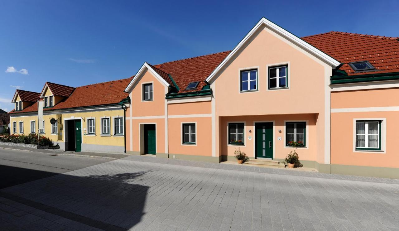 Bed and Breakfast Weingut Familie Schuster Grossriedenthal Exterior foto